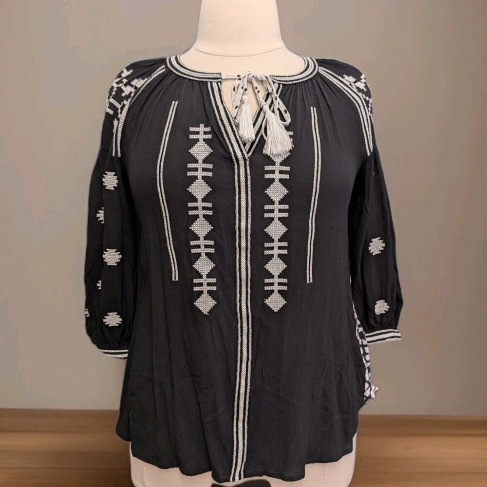 John Mark Black White Peasant Top Embroidered 3/4 Sleeve Ruffle Back Large